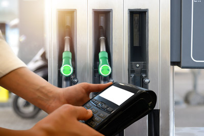 Commercial fleet vehicles using Speedway 7-11 fuel card rebates and driver purchase controls